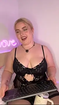 April Vancee online show from April 12, 2026, 12:21 pm