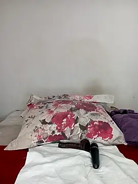 Missvixen81 online show from March 26, 2026, 5:02 am