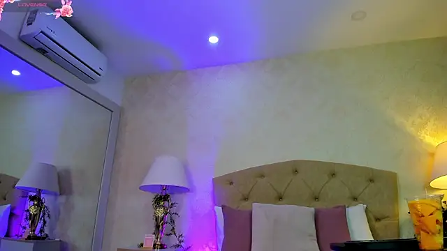 Mia Montess online show from May 28, 2026, 12:46 pm