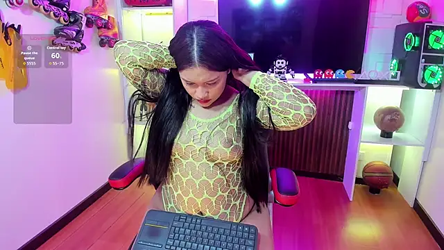 Snapshot of i_am_karoll chatting on February 6, 2026, 7:06 pm i am karoll online show from February 6, 2026, 7:06 pm