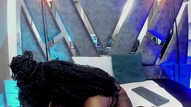 CandyMartinez  online show from November 4, 2025, 7:13 pm