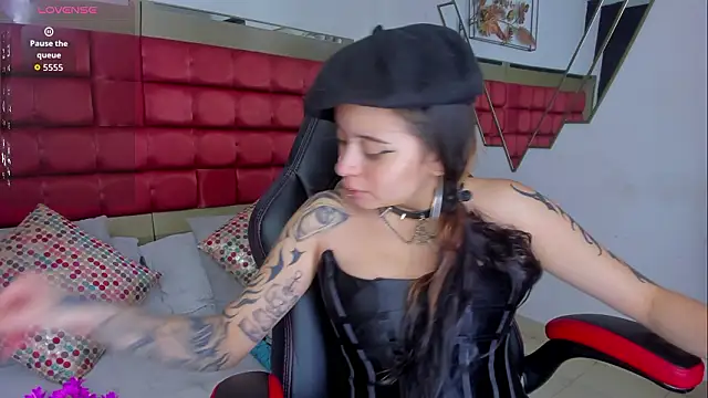 SaskiaGrendel online show from February 3, 2026, 12:09 am