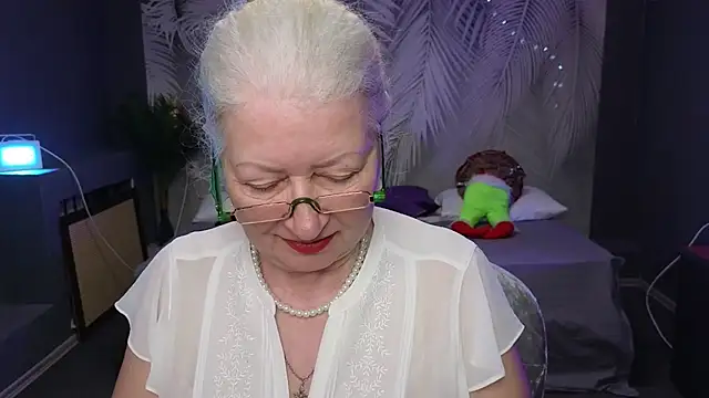 Maya Mayflower online show from March 8, 2025, 3:24 pm