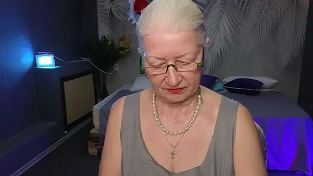 Maya Mayflower online show from March 13, 2025, 12:56 pm