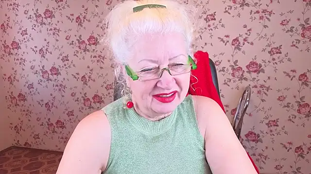 Maya Mayflower online show from October 31, 2025, 4:02 am