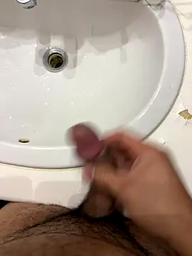 Snapshot of Runstat chatting on October 26, 2025, 11:31 pm Runstat online show from October 26, 2025, 11:31 pm