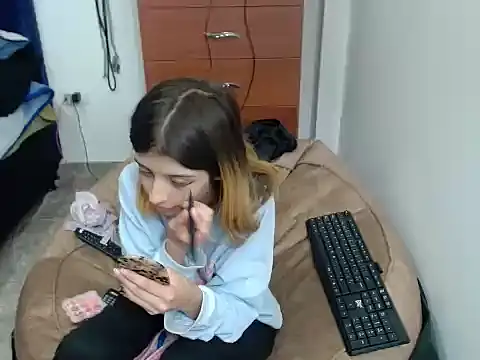 KratosAfroditacs online show from November 7, 2025, 2:33 am