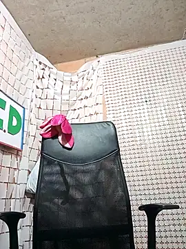 isis milove online show from April 8, 2026, 11:21 am