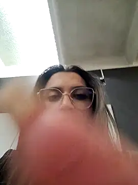 Isabella Varella online show from March 14, 2025, 3:25 pm