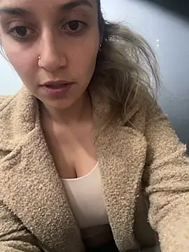 Isabella Varella online show from February 16, 2026, 12:34 pm