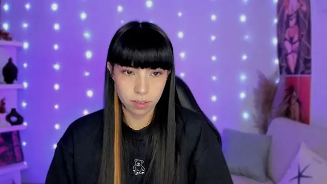 Saraa Desiree online show from December 1, 2025, 10:48 pm