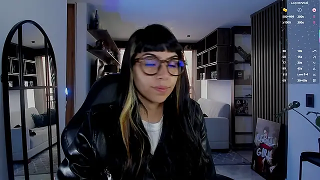 Saraa Desiree online show from March 19, 2026, 3:16 pm