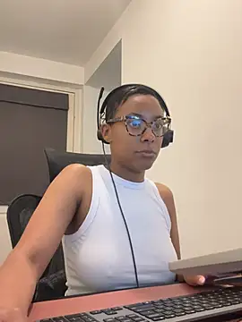 Melia Rayne online show from May 19, 2026, 10:32 am