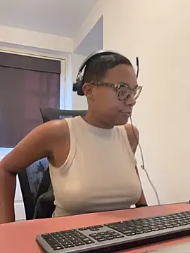 Melia Rayne online show from July 9, 2026, 9:35 am