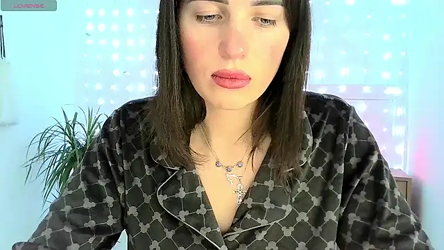 neferutt online show from November 27, 2025, 6:43 pm