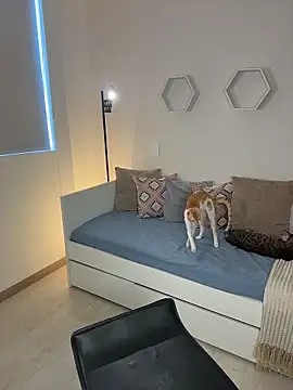 ValentinaMilann online show from April 2, 2026, 7:00 pm