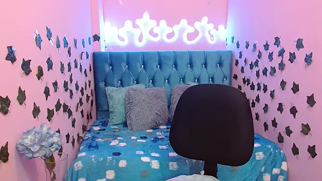 Anny  cute online show from March 14, 2025, 3:04 am