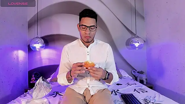 ETHAN DRAVEN online show from September 23, 2025, 12:08 pm