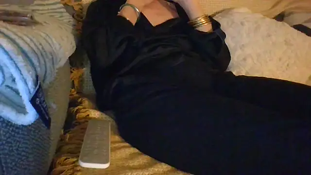 Valentinette online show from November 24, 2025, 7:57 pm