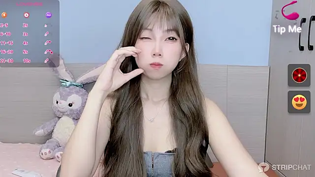 Snapshot of Evelyn-168 chatting on October 7, 2025, 2:36 pm Evelyn-168 online show from October 7, 2025, 2:36 pm