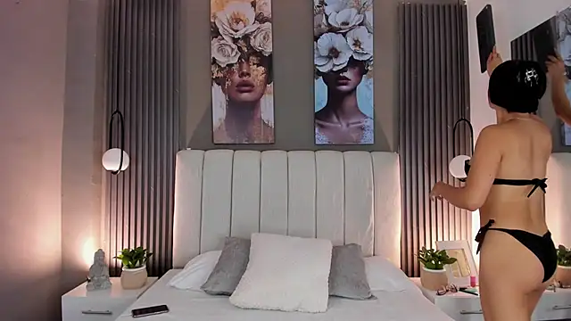 GiannaColling1 online show from November 10, 2025, 9:36 pm