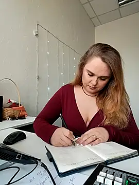 Juicy PeachLux online show from September 14, 2025, 7:40 am