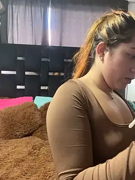 Karina Leon online show from April 18, 2026, 5:06 pm