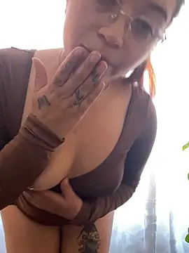 Karina Leon online show from April 18, 2026, 7:07 pm