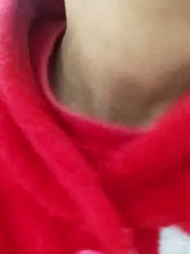 saraaxx1 online show from November 15, 2025, 10:12 am