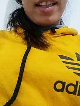 saraaxx1 online show from November 18, 2025, 9:25 am