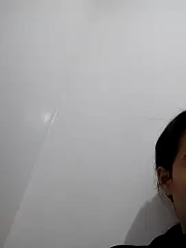 saraaxx1 online show from December 1, 2025, 11:48 am