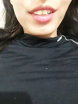 saraaxx1 online show from December 3, 2025, 7:01 pm