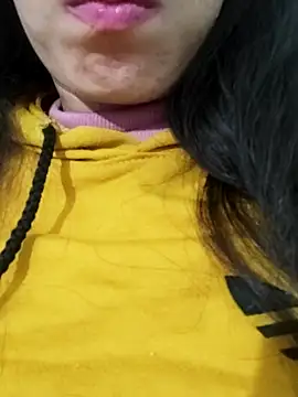 saraaxx1 online show from December 19, 2025, 12:28 am