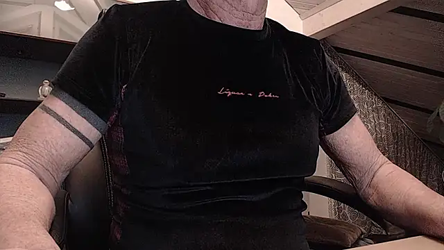 Snapshot of munichrubber chatting on December 5, 2024, 5:59 am munichrubber online show from December 5, 2024, 5:59 am