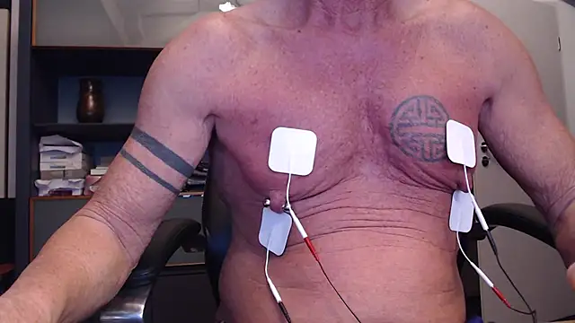 Snapshot of munichrubber chatting on December 7, 2024, 5:04 am munichrubber online show from December 7, 2024, 5:04 am