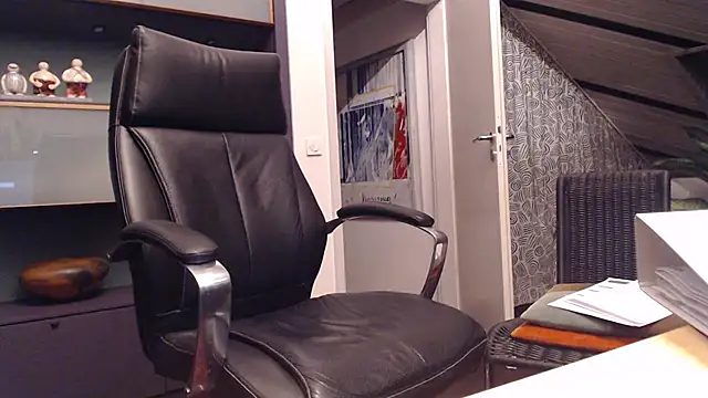 Snapshot of munichrubber chatting on September 20, 2025, 3:18 am munichrubber online show from September 20, 2025, 3:18 am