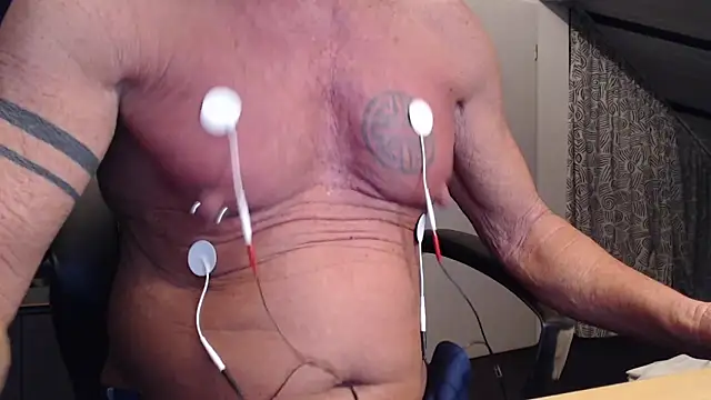 Snapshot of munichrubber chatting on October 27, 2025, 5:00 am munichrubber online show from October 27, 2025, 5:00 am