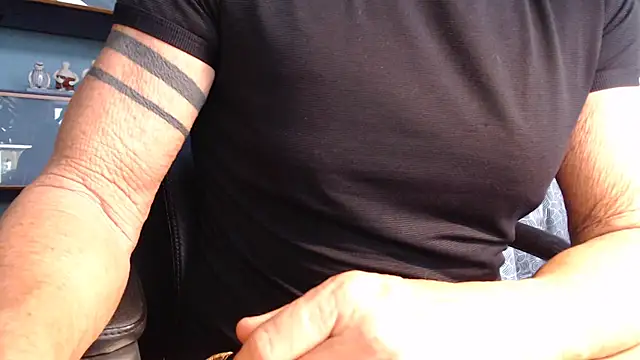 Snapshot of munichrubber chatting on November 17, 2025, 2:34 pm munichrubber online show from November 17, 2025, 2:34 pm