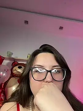 MiraLuccian online show from February 14, 2026, 8:49 pm