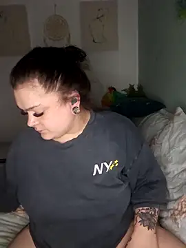 Saucy-Serenity online show from April 10, 2026, 7:07 pm