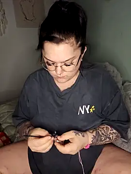 Snapshot of Saucy-Serenity chatting on May 13, 2026, 11:22 pm Saucy-Serenity online show from May 13, 2026, 11:22 pm