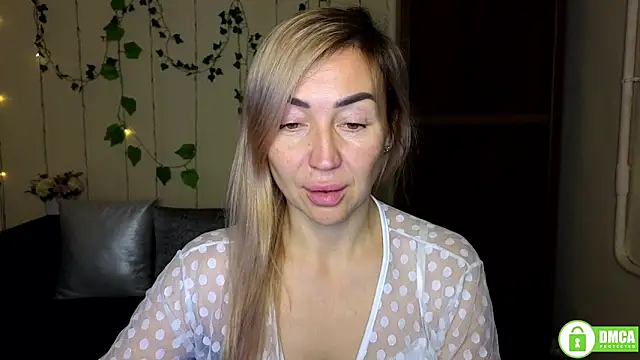 Kiss julli88I online show from December 4, 2025, 6:27 pm