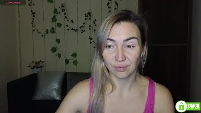 Kiss julli88I online show from December 17, 2025, 6:25 pm