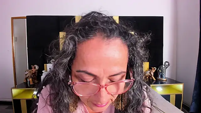 AlessandraLeroy online show from March 8, 2025, 3:24 pm