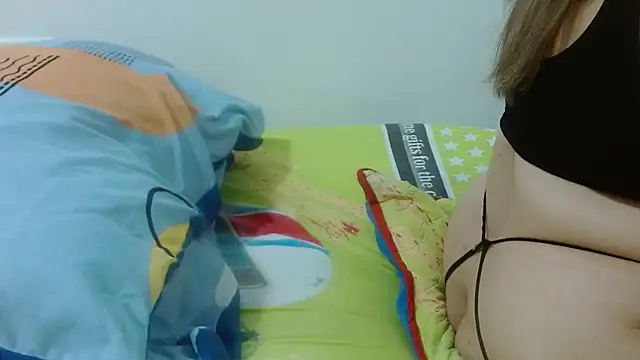 Snapshot of Milena_Foox chatting on October 30, 2025, 7:58 pm Milena Foox online show from October 30, 2025, 7:58 pm