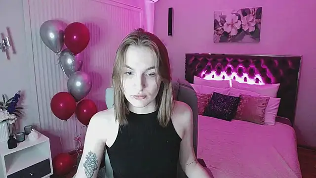 Snapshot of _Vikky_Moon_ chatting on March 8, 2025, 1:28 am Vikky Moon online show from March 8, 2025, 1:28 am