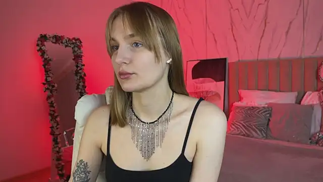  Vikky Moon  online show from November 18, 2025, 12:38 am