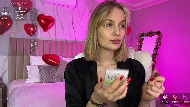  Vikky Moon  online show from March 4, 2026, 12:38 am