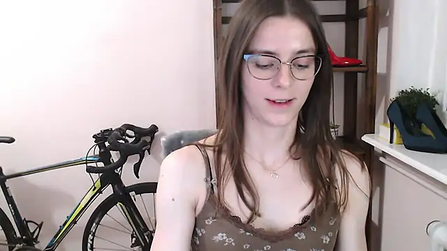 love megi online show from March 1, 2026, 7:49 pm