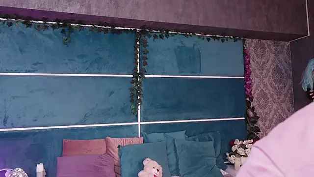 SunnyGlow online show from October 21, 2025, 4:24 am